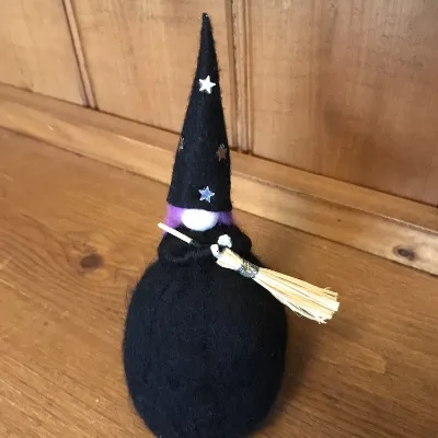 Felt Roving Witch (394) 1