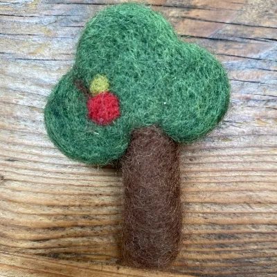 Felt Tree Brooch (556) 1