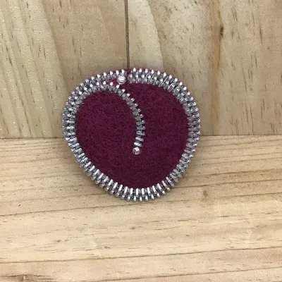 Felt Zip Brooch (069) 1