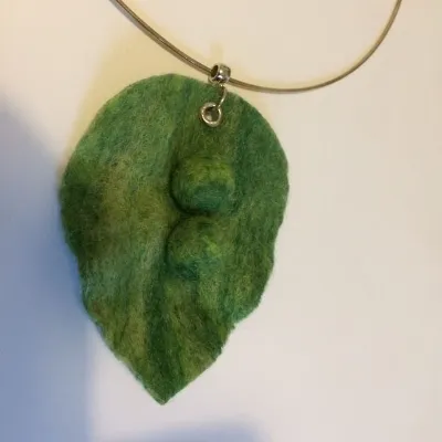 Green Felt Leaf Pendant (548) 1