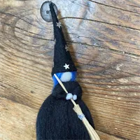 Felt Roving Witch (387)